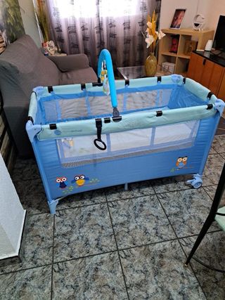 Parque infantil azul poco uso