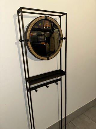 Mueble recibidor con espejo y ganchos