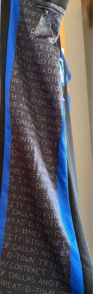 Camiseta Dallas Mavericks Negra 77 Luka Doncic NBA