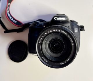 Canon 60D Cámara Réflex + Lente 18-135mm