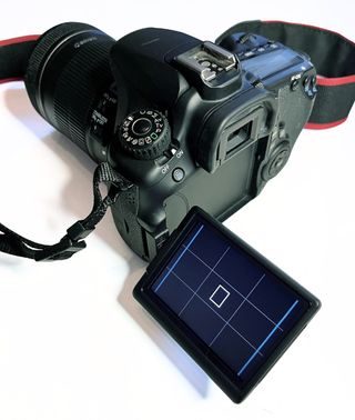 Canon 60D Cámara Réflex + Lente 18-135mm