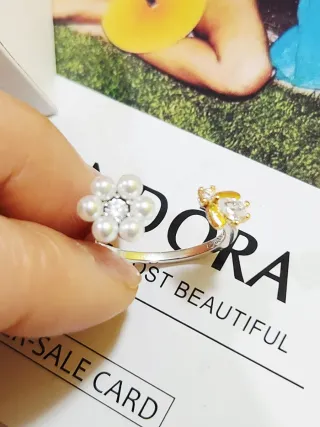Anillo abierto Bridgerton Abeja con flor de perlas