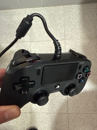 Mando Nacon PS4 Compacto Negro