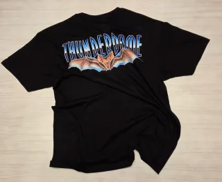 Camiseta Negra con Diseño de Murciélago