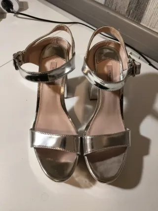 Sandalias plateadas UTERQUE Talla 41