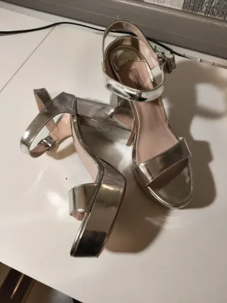 Sandalias plateadas UTERQUE Talla 41