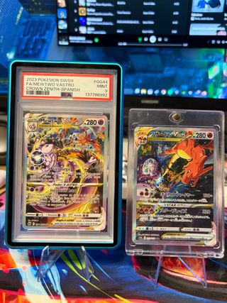 Mewtwo VSTAR PSA 9 y Charizard VSTAR JPN