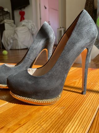 Tacones Zara Negro y Dorado