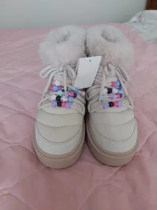 Zara Botas de invierno con abalorios