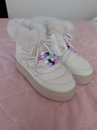 Zara Botas de invierno con abalorios