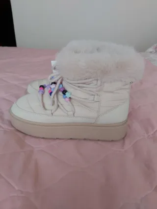 Zara Botas de invierno con abalorios