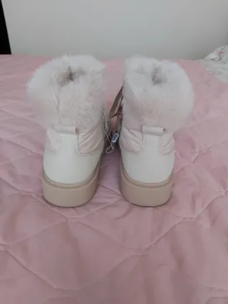 Zara Botas de invierno con abalorios