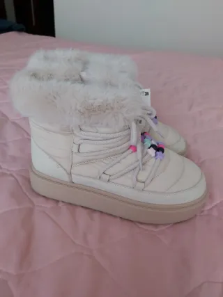 Zara Botas de invierno con abalorios