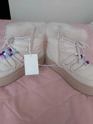 Zara Botas de invierno con abalorios