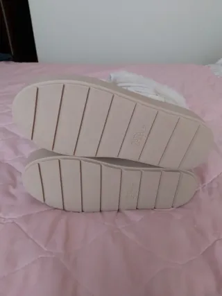 Zara Botas de invierno con abalorios