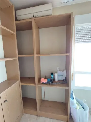 Estantería de madera color beige/marrón