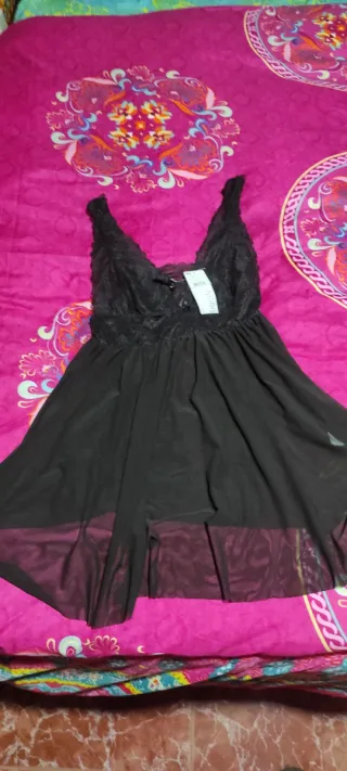 Elegante camisón lencero negro
