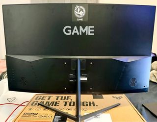 Schermo per computer curvo