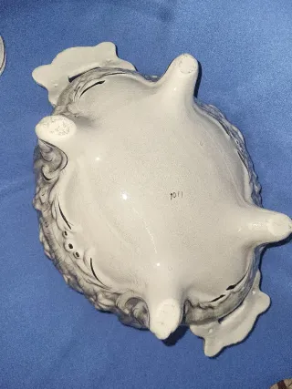 Sopera de cerámica vintage con figuras