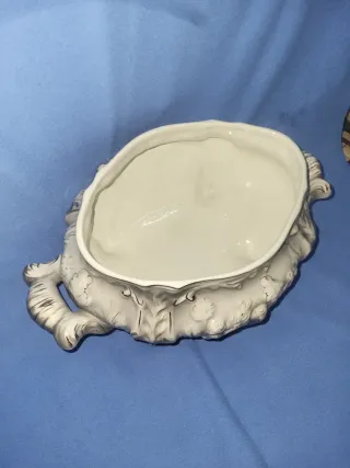 Sopera de cerámica vintage con figuras