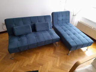 Sofá cama terciopelo azul en muy buen estado.