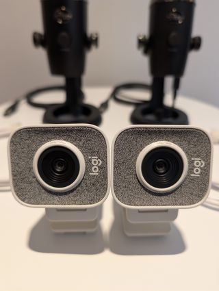 Kit Streaming Logitech StreamCam + Yeti Nano + Aro