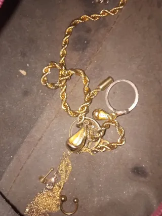 Lote de Joyería: Collar, Anillo y Pendientes