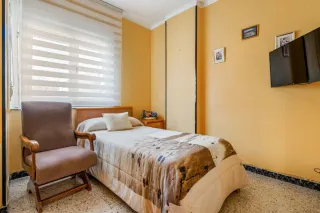 Cama 90x180 con Colchón y Mesita