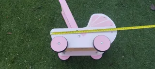 Carrito de muñecas de madera rosa