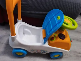 Correpasillos infantil con volante y empujador