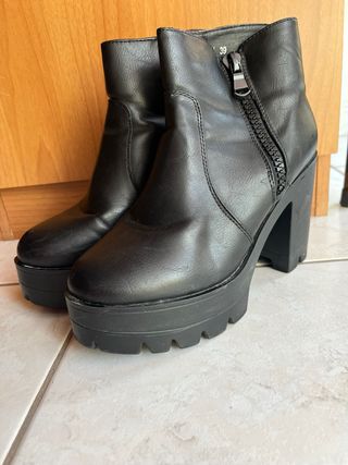 Stivaletti neri similpelle donna