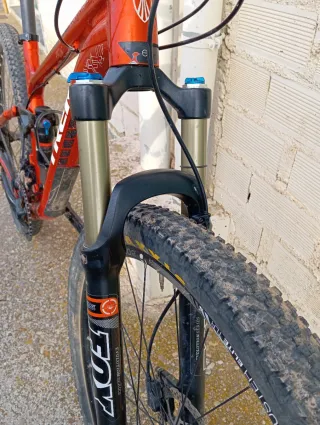 Bicicleta Trek Naranja de  Montaña