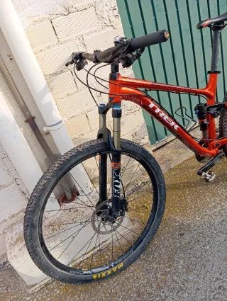 Bicicleta Trek Naranja de  Montaña