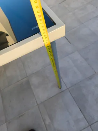 Tavolo da giardino in vetro nero e metallo grigio