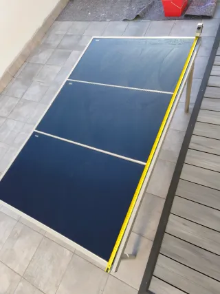 Tavolo da giardino in vetro nero e metallo grigio