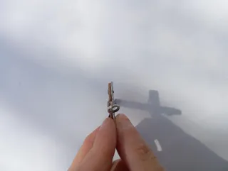 Crucifijo madera y metal pequeño