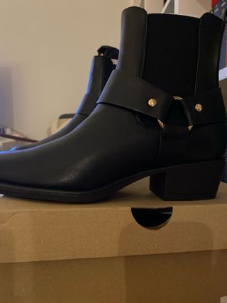 Botines hebilla tacón bajo negros