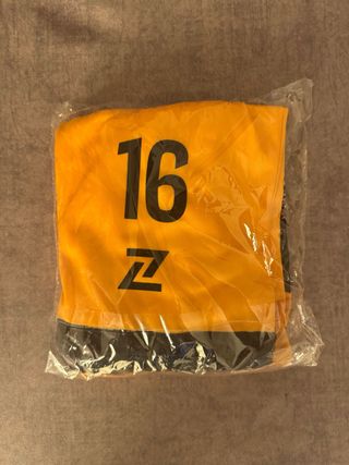 Equipación deportiva sin estrenar Talla L