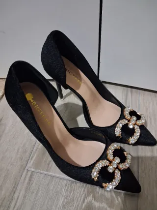 Tacones negros BIGTREE con pedrería