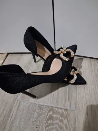 Tacones negros BIGTREE con pedrería