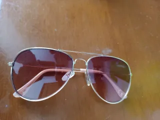 Gafas de sol aviador doradas y marrones