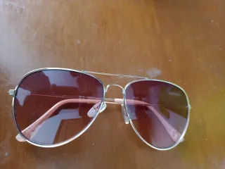 Gafas de sol aviador doradas y marrones