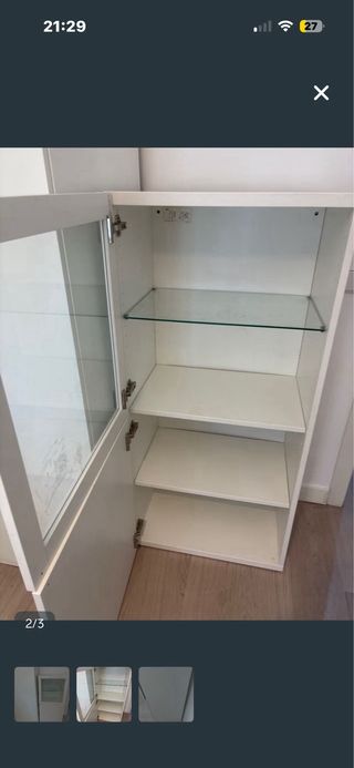 Vitrina de cristal y madera blanca