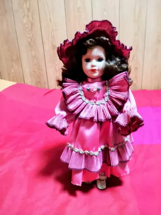 Muñeca Vintage Rosa con Sombrero