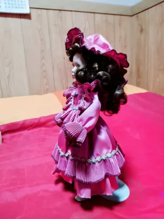 Muñeca Vintage Rosa con Sombrero