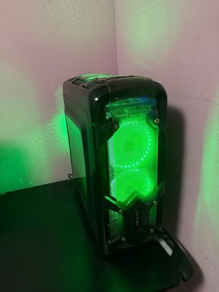 PC Gaming y Trabajo con Luces LED Verdes