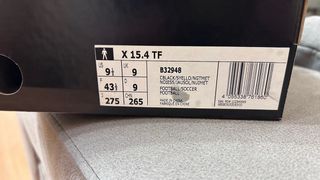 Adidas multitaco fútbol negro y dorado