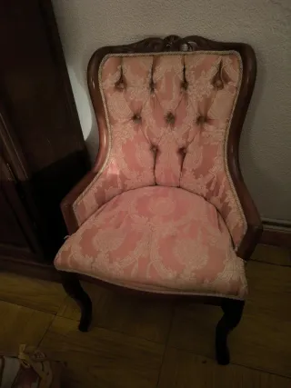 Sillón antiguo tapizado floral