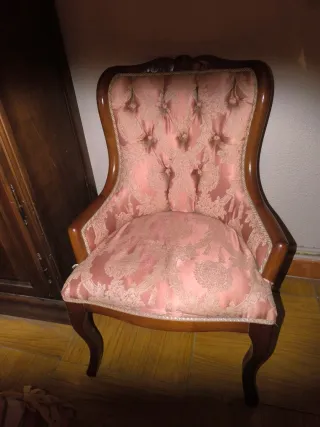 Sillón antiguo tapizado floral