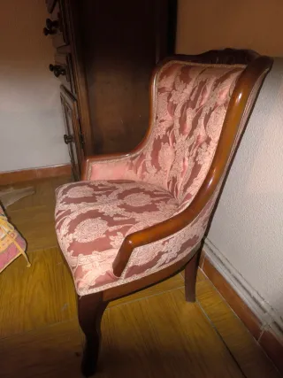 Sillón antiguo tapizado floral